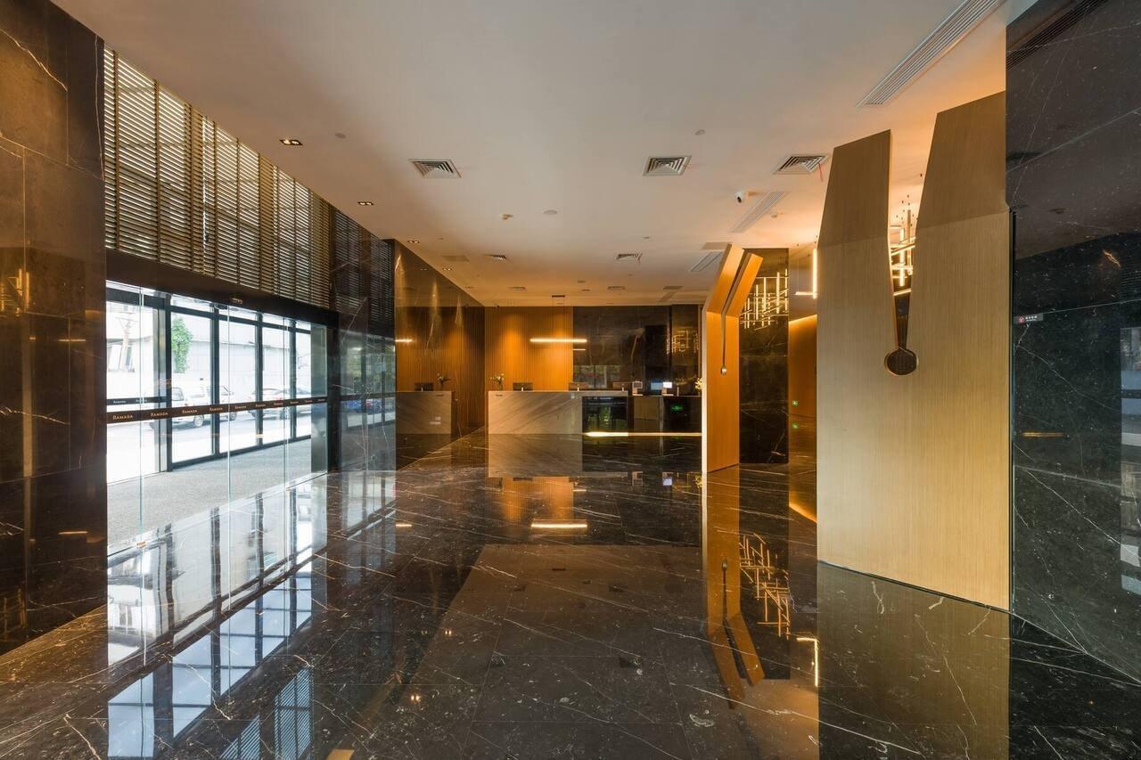Ramada By Wyndham Wuhan Hankou Екстериор снимка